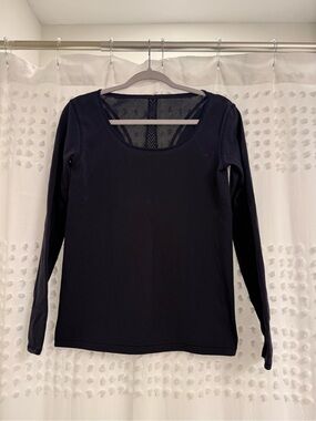 Lululemon Navy Long-Sleeve Scoop Neck Women’s Top